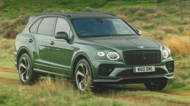 Range Rover vs Bentley Bentayga - Bentley Bentayga front off-road tracking